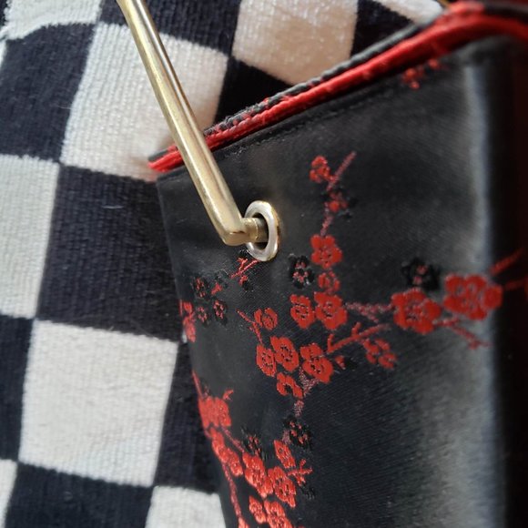 Chinese style take-out box purse with metal bamboo handle, gently used, cute! - Picture 2 of 10